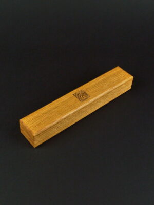 DVA_Oak_closed_3-4_4 Dice Vault Artisan Oak